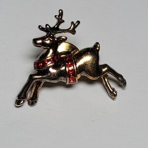 AVON reindeer Vintage Signed Gold tone & Red Reindeer Pin  Estate